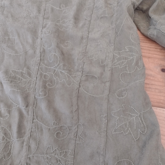 Cre8ions Vintage Faux Suede Button Front Embroidered Shirt / Shacket Size L - Picture 13 of 14